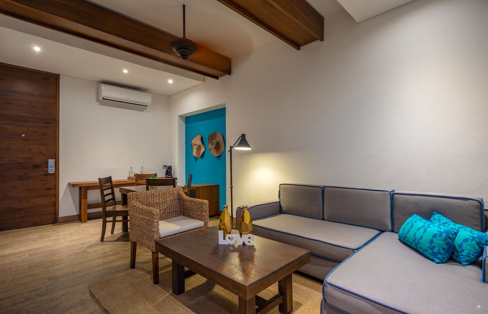 Suite, 1 King Bed, Terrace photo 3