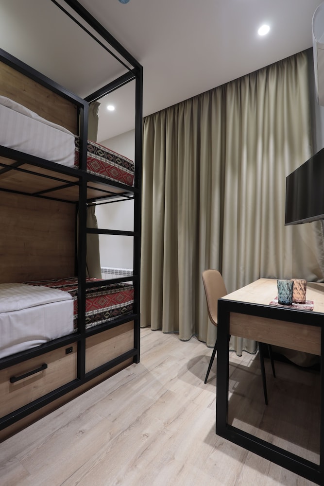 Economy Twin Room photo 3