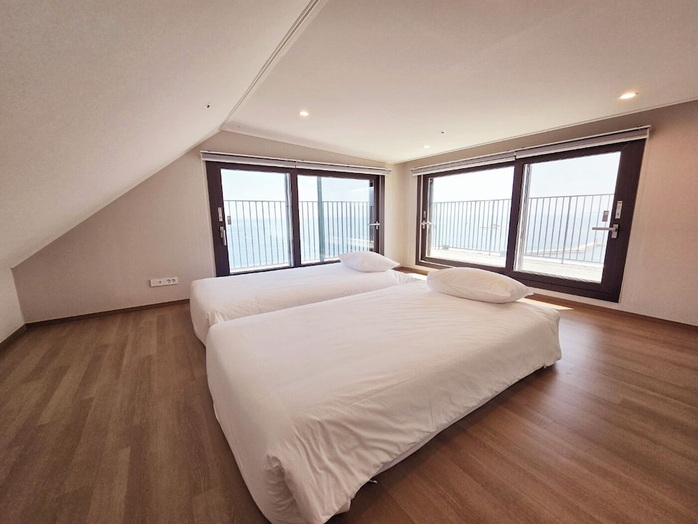 Panorama Ocean View Penthouse Family - Photo 5