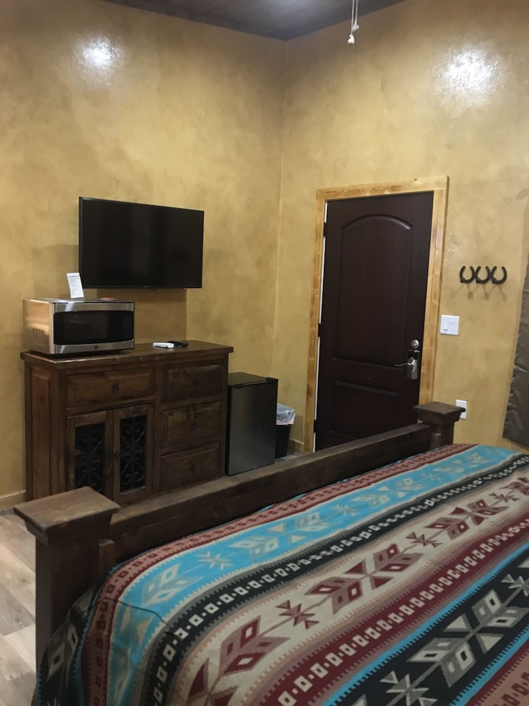 Deluxe Room, 1 King Bed, Non Smoking photo 2