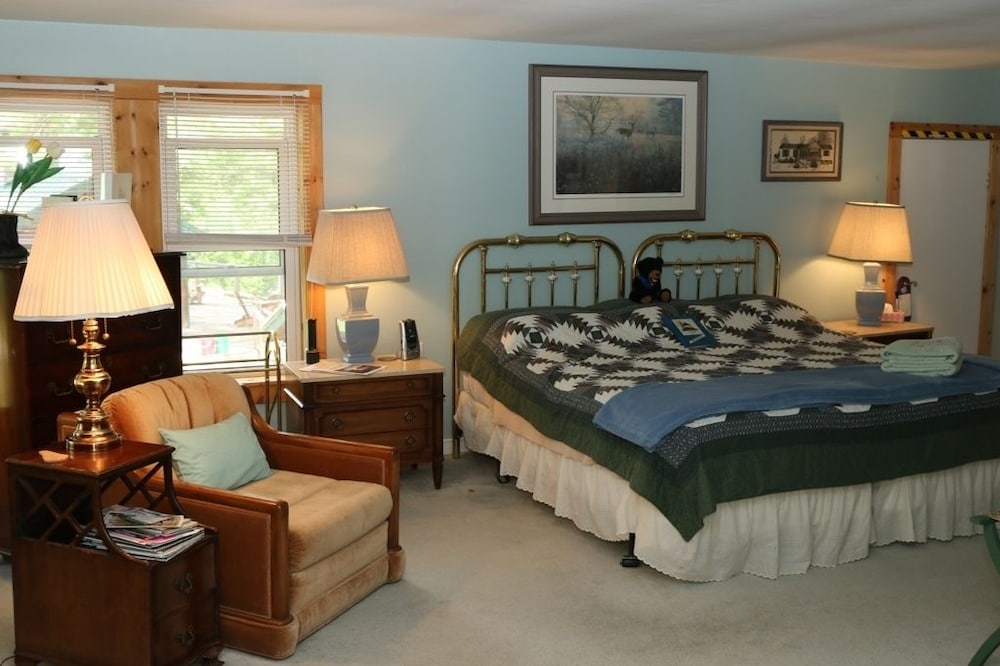 Basic Twin Room, 1 Bedroom, Fireplace, Park View (Mooreheaven Tree Top Suite) photo 1