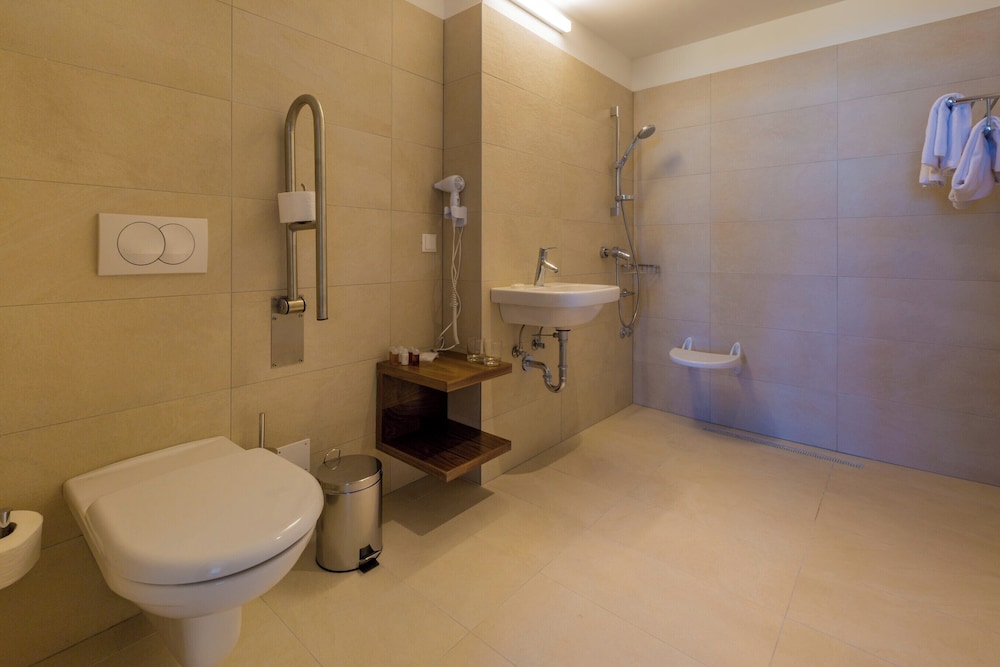 Superior Twin Accessible Room, Sea View photo 2