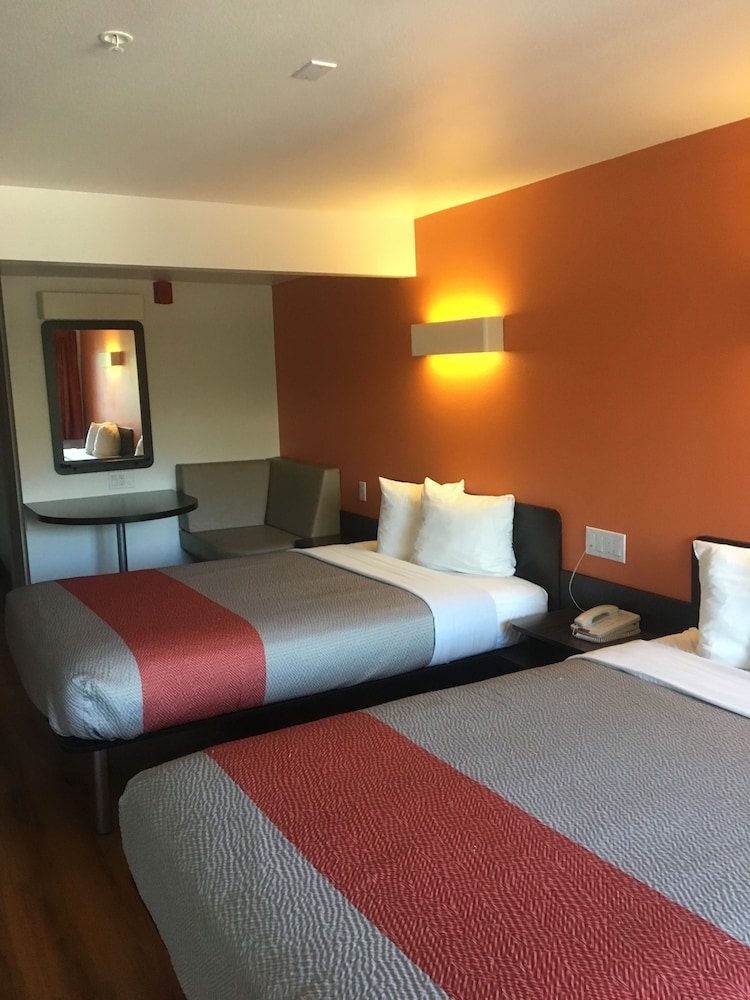 Standard Room, 2 Double Beds, Smoking photo 2