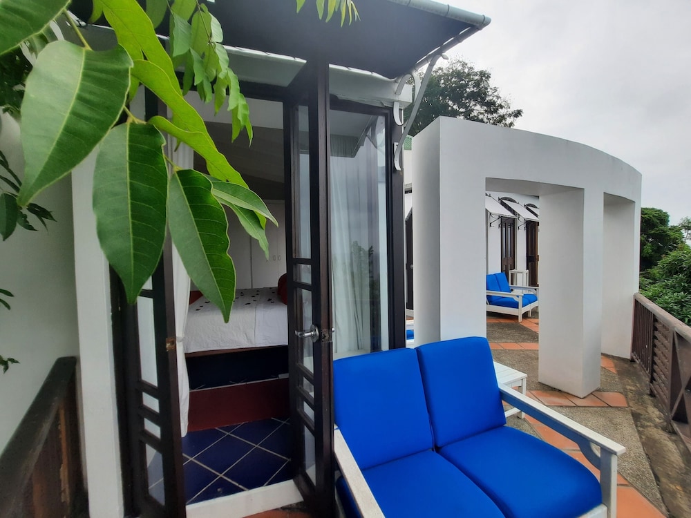 Premium Room, 1 King Bed, Balcony, Ocean View photo 2