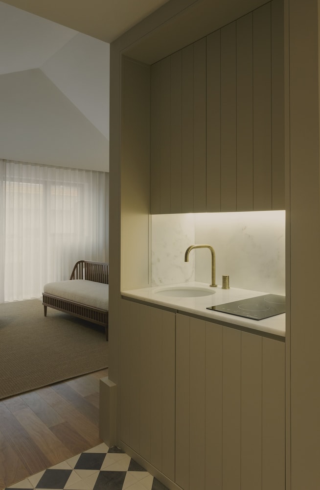 Suite with Balcony - Photo 3