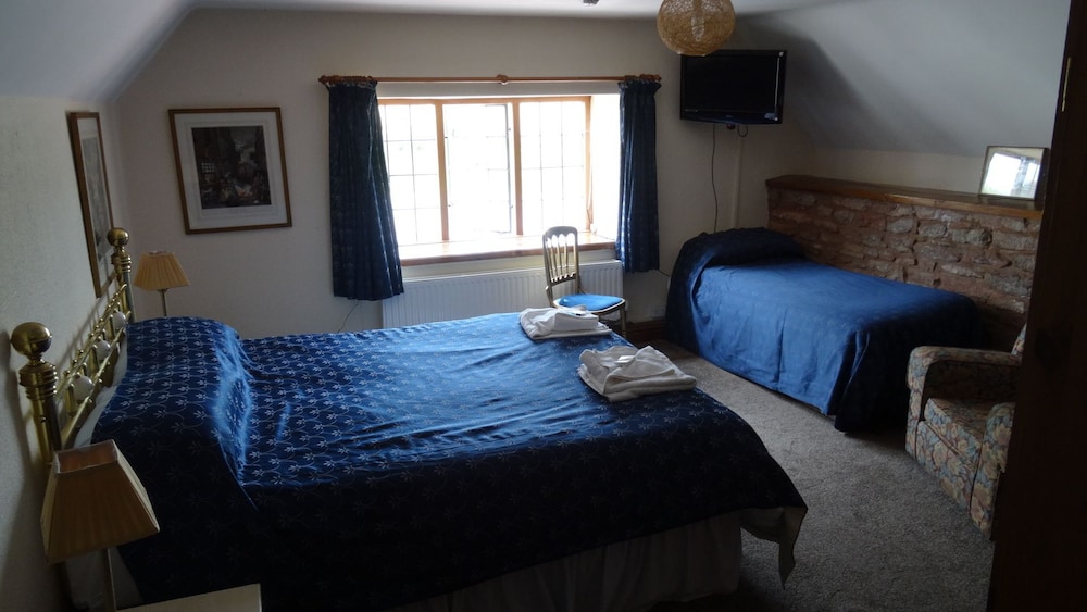 Double Room with Extra Bed (Room 21) photo 2
