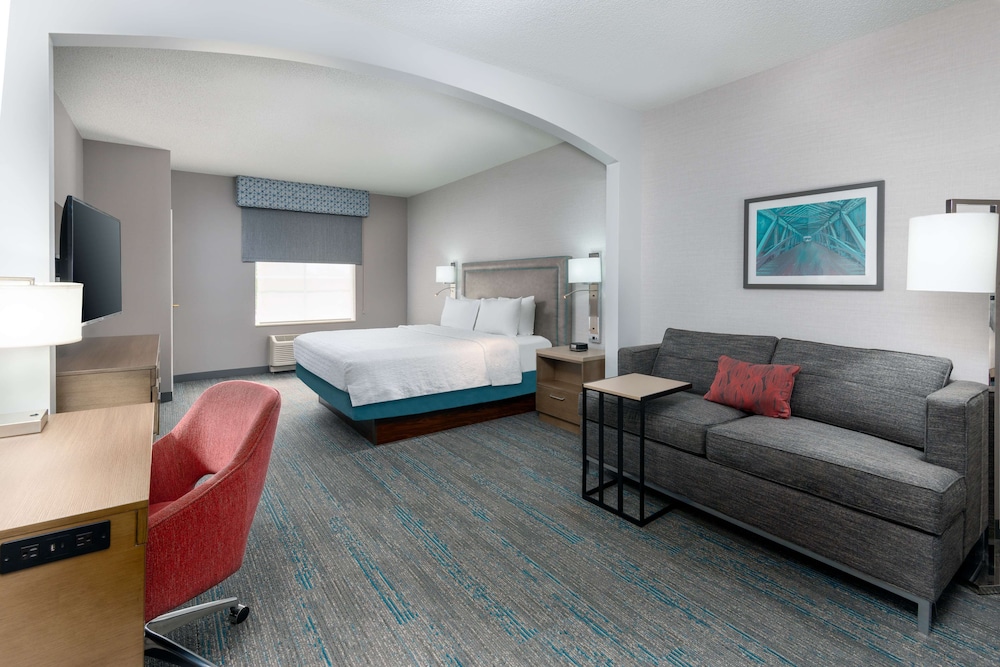 Room, 1 King Bed, Accessible, Non Smoking (Hearing) - Photo 3