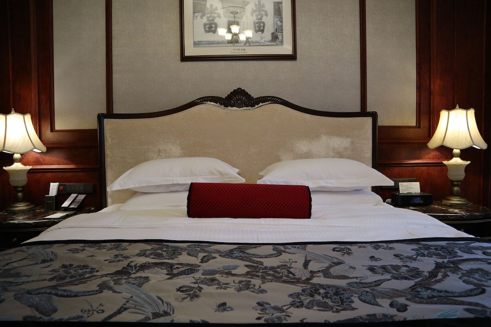 Room, Garden View