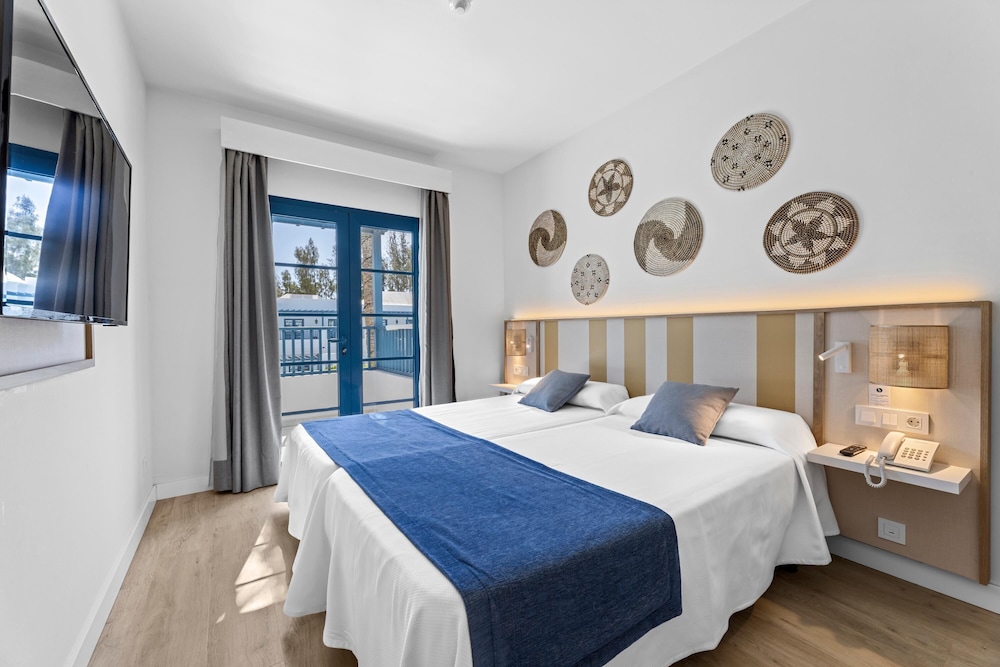 Deluxe Apartment, Pool View (2 Adults) thumbnail 6
