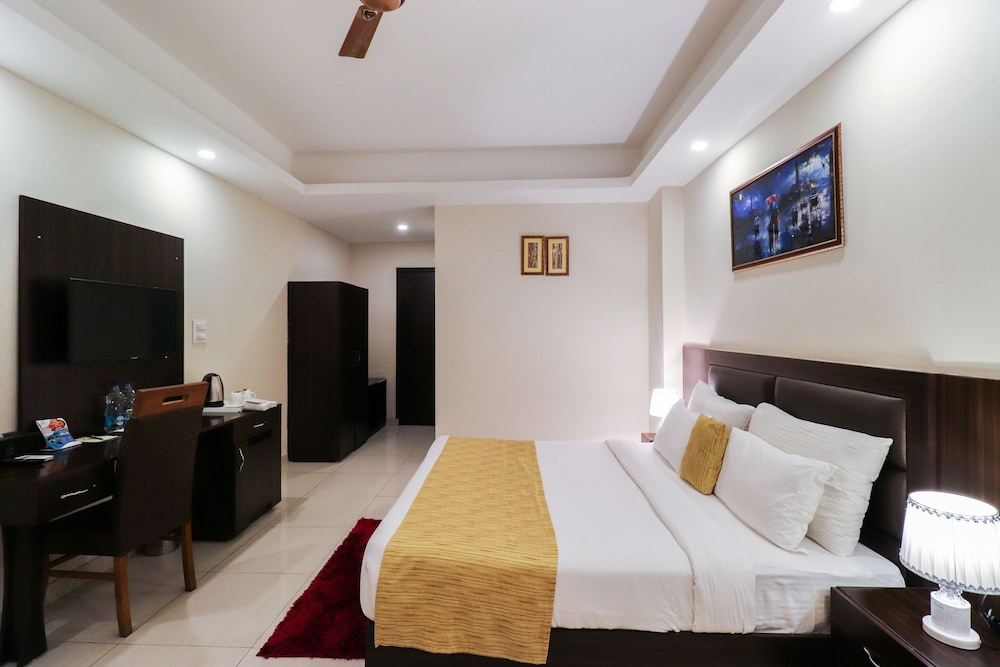 Executive Double Room, 1 King Bed, Non Smoking, Mountain View photo 2