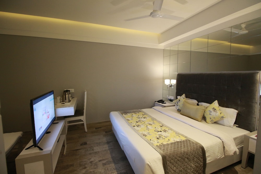 Royal Room photo 3