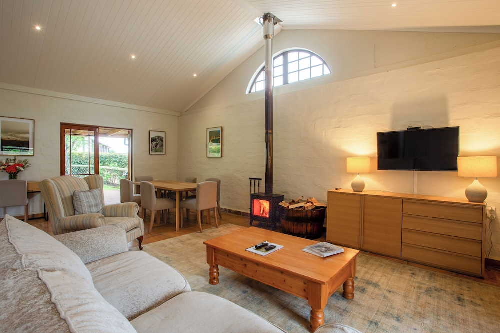 Deluxe Cottage photo 1