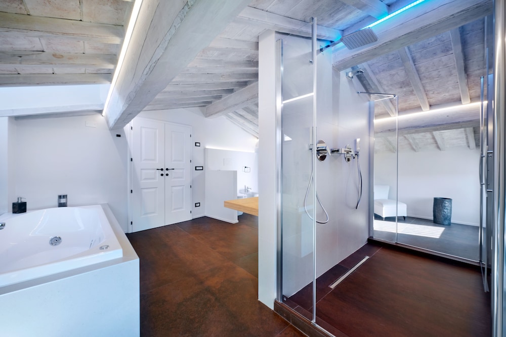 Luxury Suite photo 2