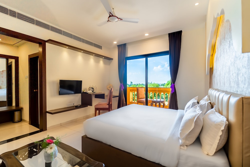 Deluxe Room - Photo 13