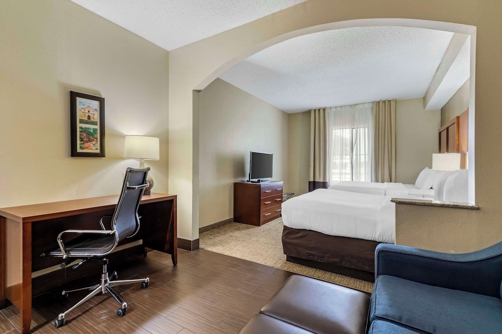 Standard Studio Suite, Multiple Beds, Non Smoking photo 3