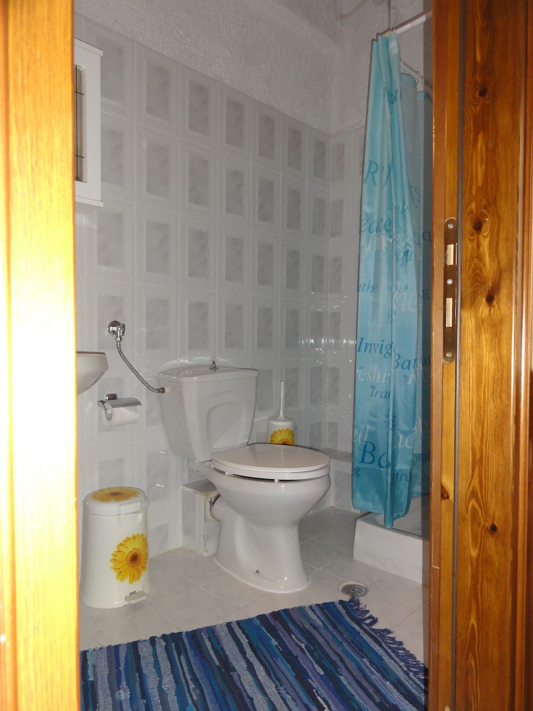 Quadruple Room (Basement, No Balcony) photo 2