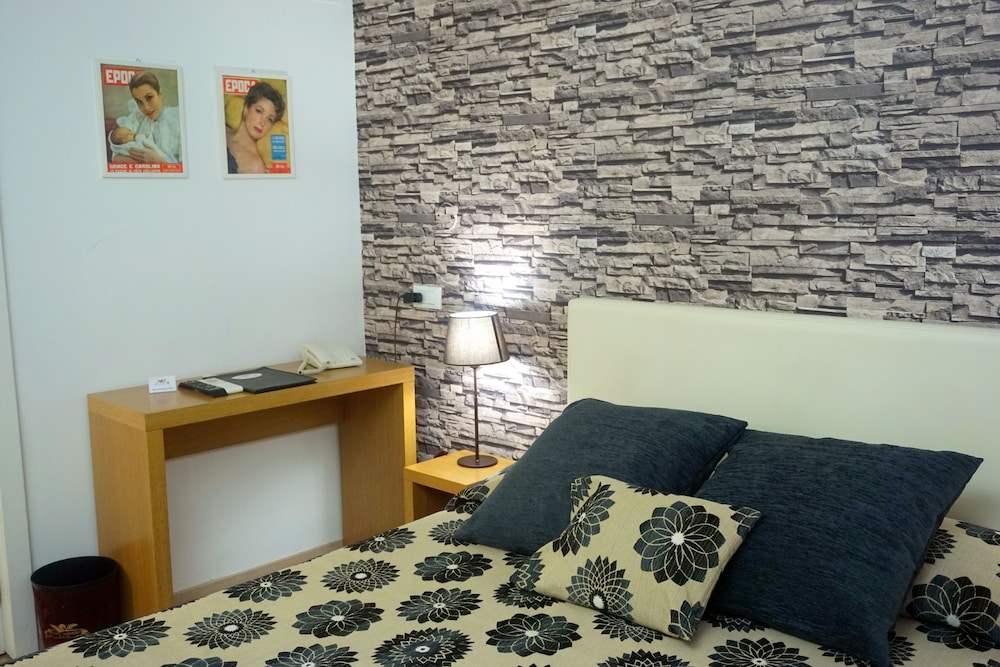 Double Room Single Use - Photo 3