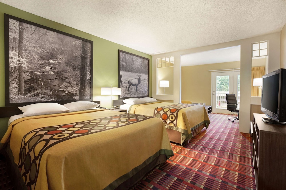 Deluxe Studio Suite, 2 Queen Beds, Non Smoking - Photo 2