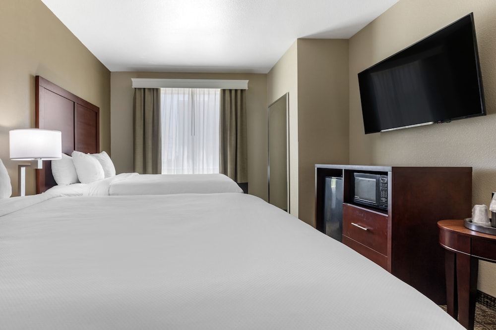 Suite, Multiple Beds, Non Smoking - Photo 10