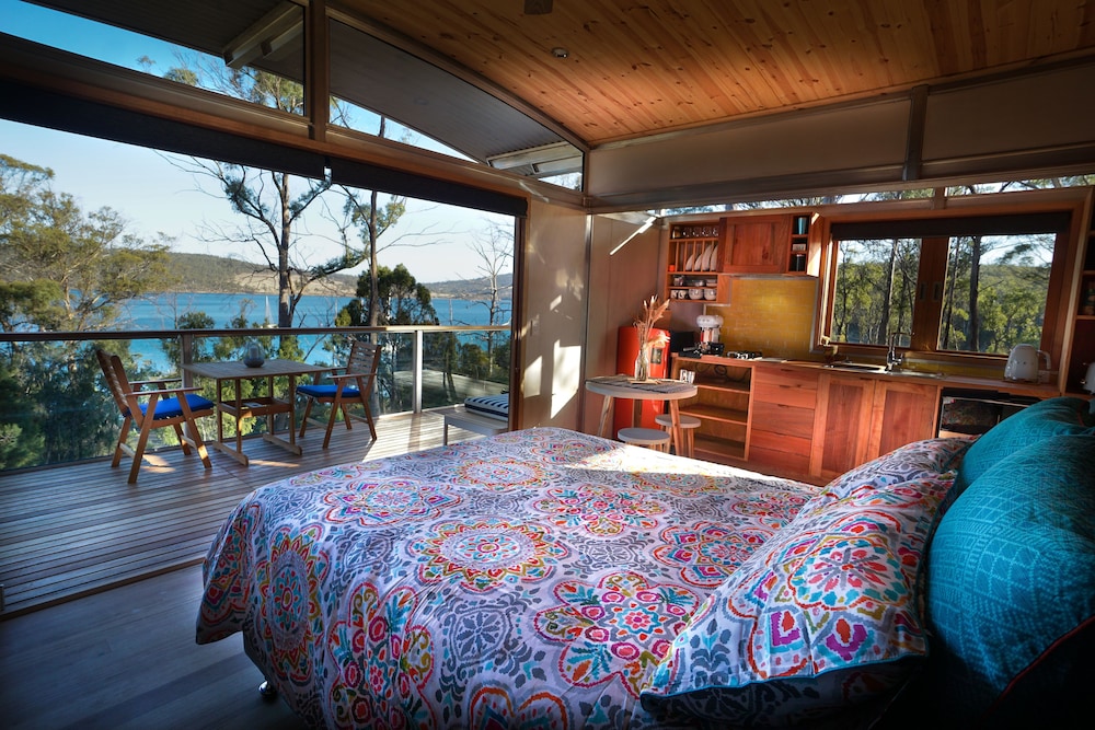 Design Studio, 1 Queen Bed, Bay View (Blue Wren) photo 1
