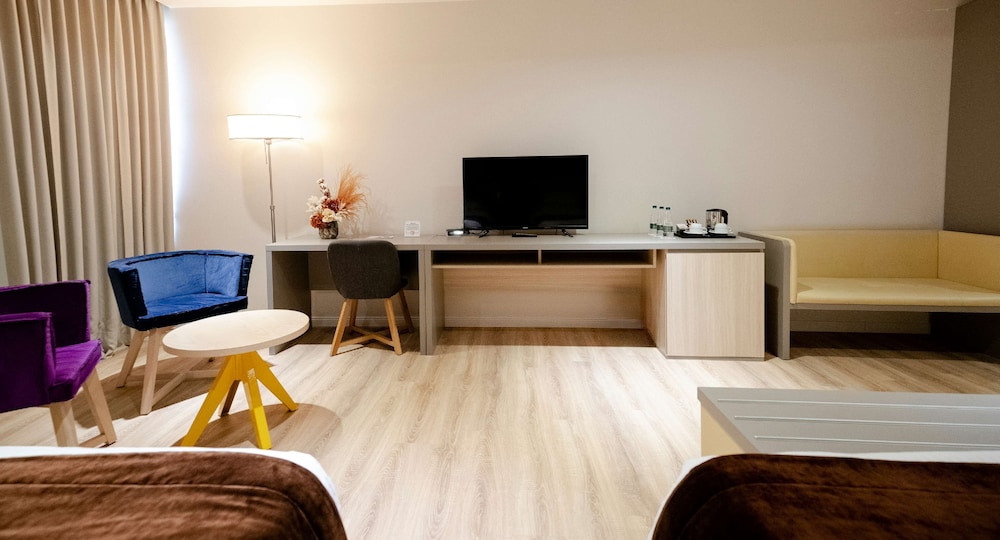 Family Room, Multiple Beds, Non Smoking, Bathtub photo 3