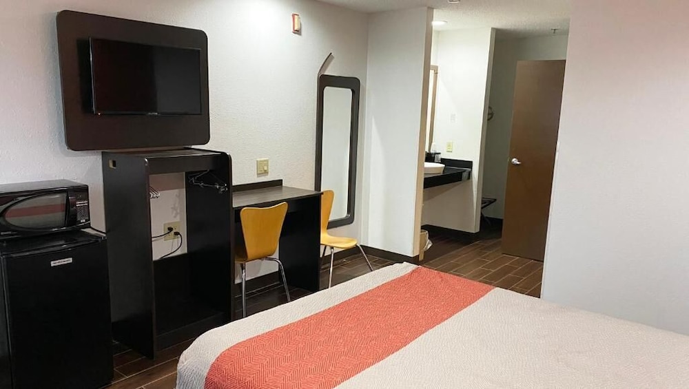 Deluxe Room, 2 Queen Beds, Non Smoking photo 1