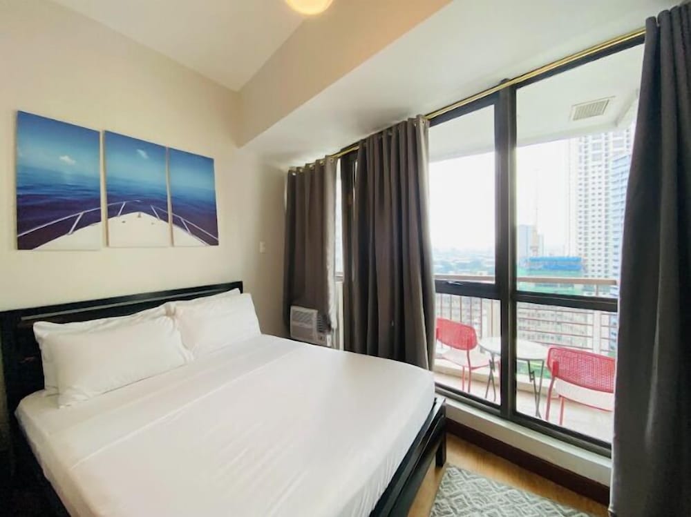 Superior 1BR Apartment - Photo 13