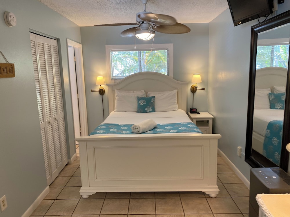 Studio Apartment Units #9 & #9a (at White Sands) photo 2