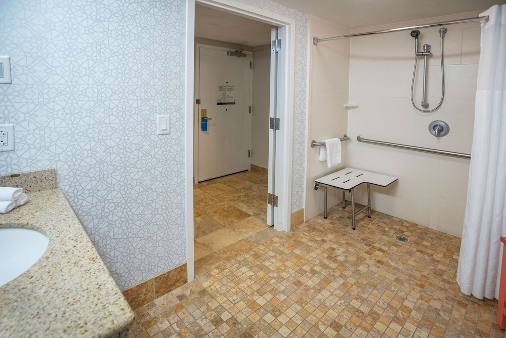 Room, 2 Queen Beds, Accessible (Roll-In Shower, Mobility & Hearing) - Photo 7