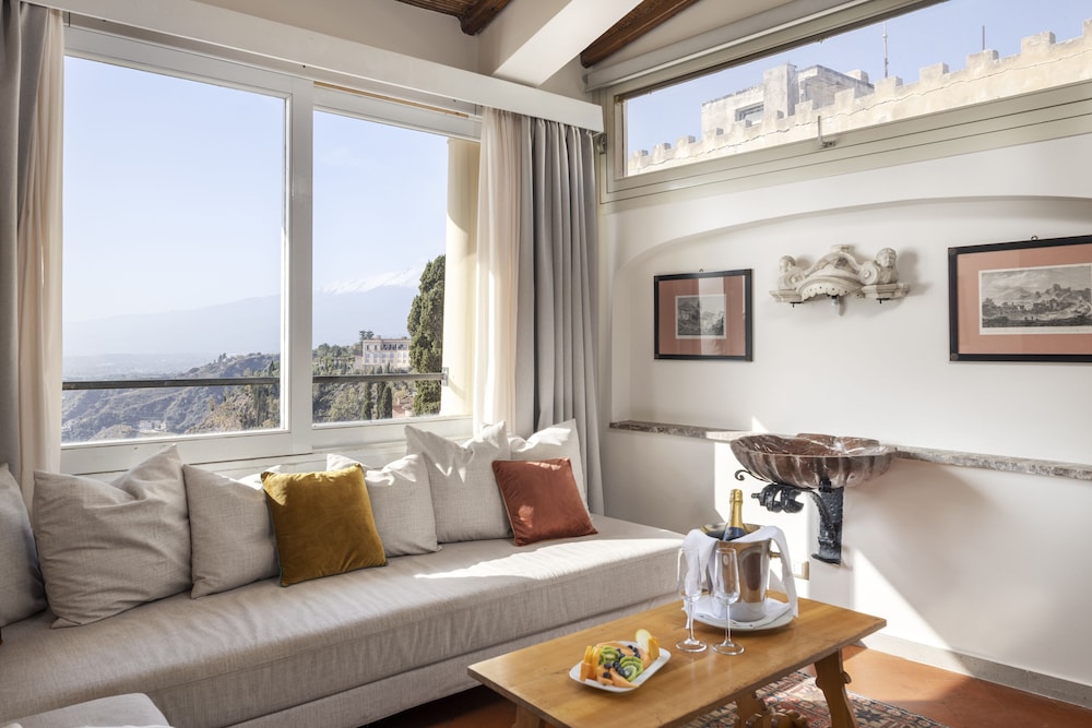 Deluxe Room, Sea View (Sea and Etna View  Multiple Beds) - Photo 2