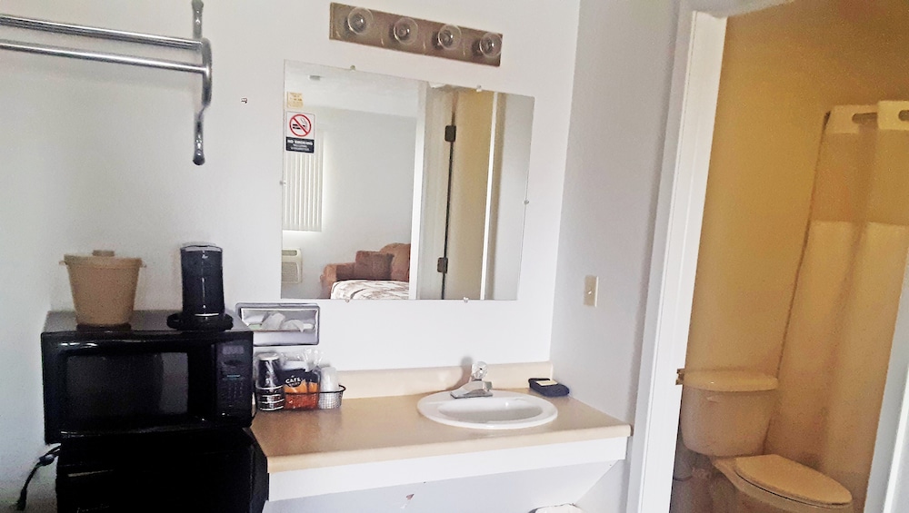 Room, 2 Queen Beds, Non Smoking, Refrigerator - Photo 6