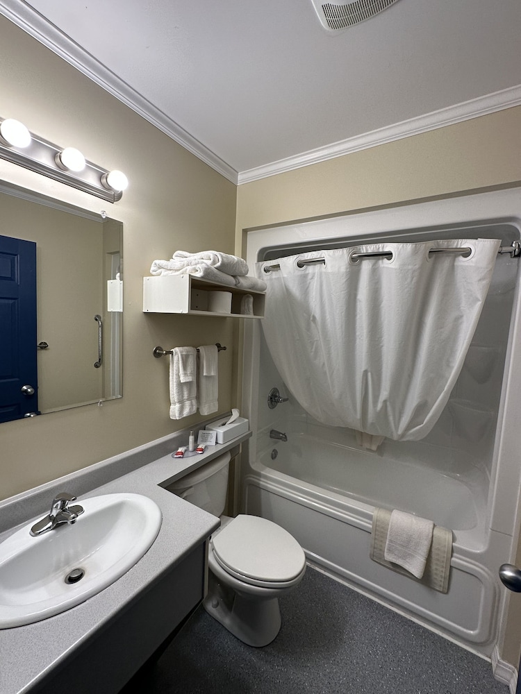 Standard Room, 2 Queen Beds photo 2