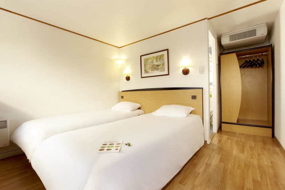 Standard Room, Multiple Beds (1 Junior Bed up to 10 years) - Photo 2