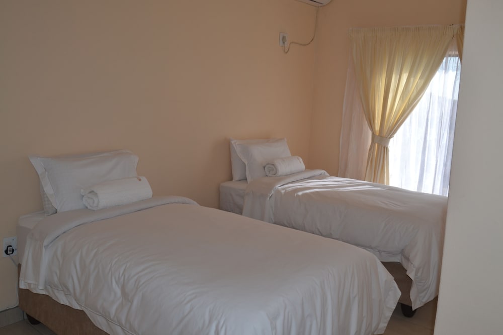 Basic Twin Room photo 2