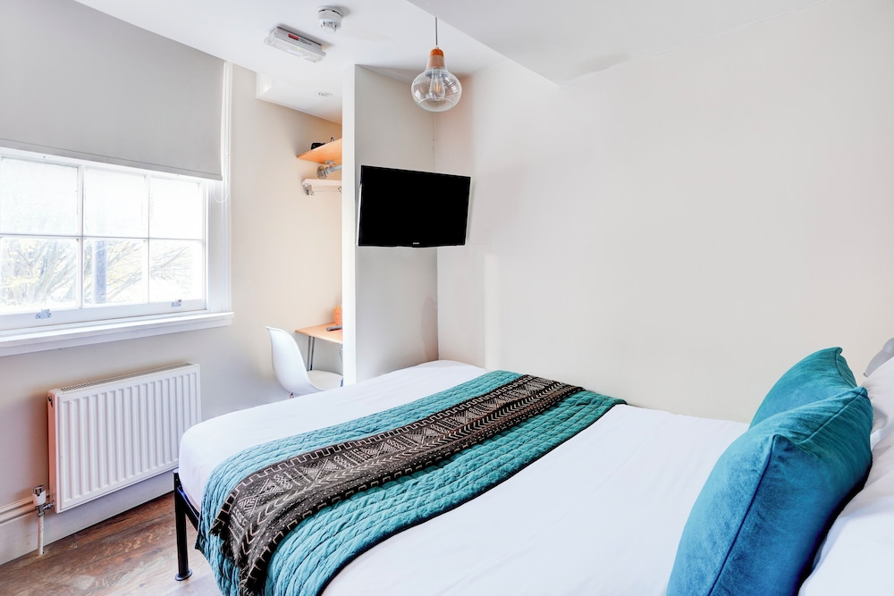 Deluxe Triple Room, Multiple Beds photo 2