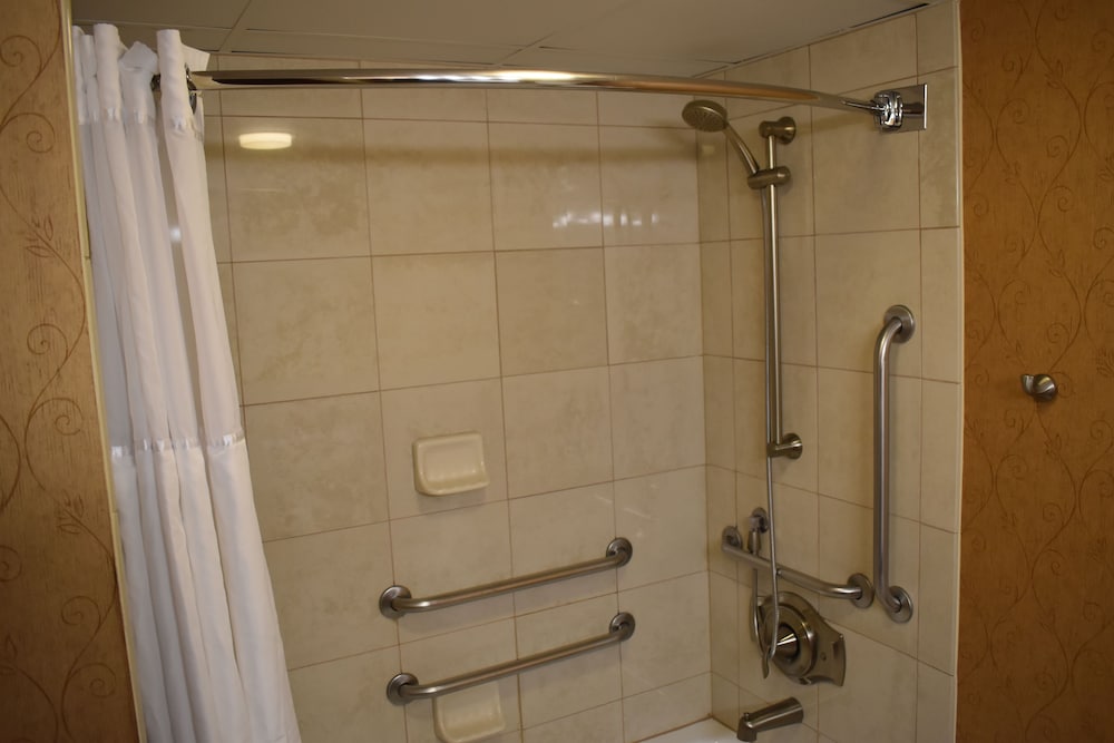 Classic Two Double Beds - Photo 2