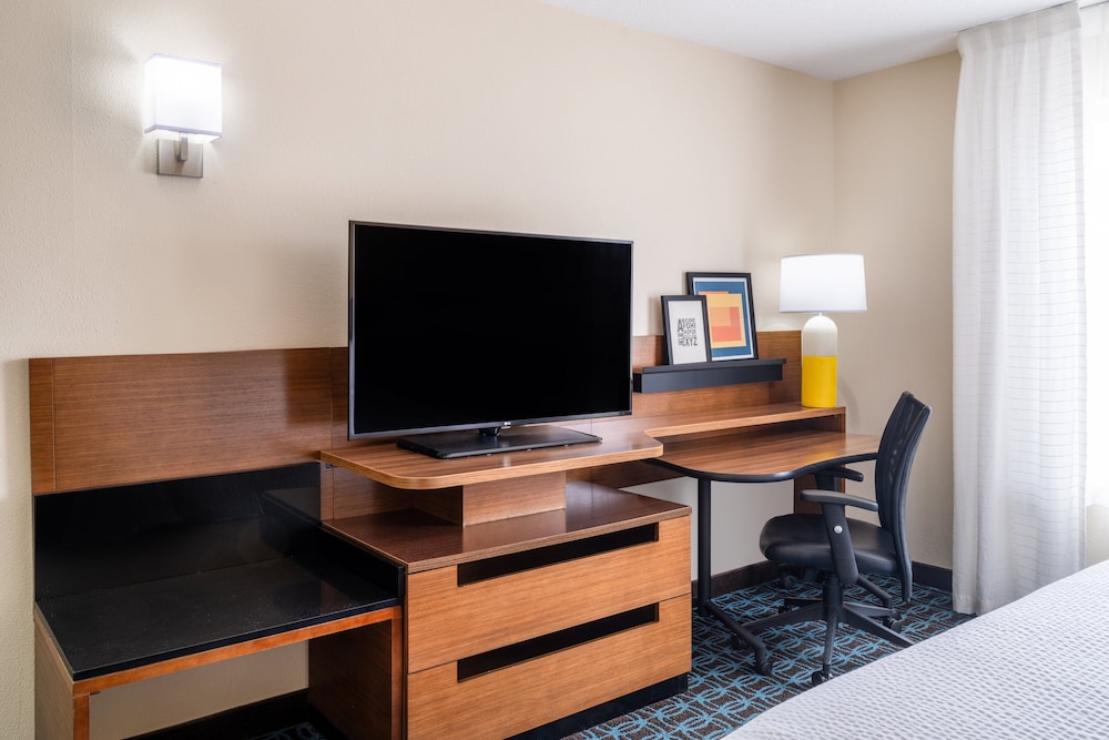Standard Room, 1 King Bed, Accessible Bathtub, Non Smoking (Mobility, Accessible Tub) - Photo 4
