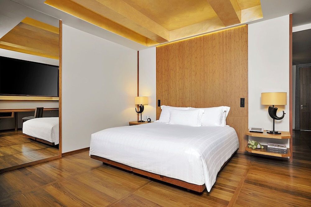 Ocean Deluxe Room