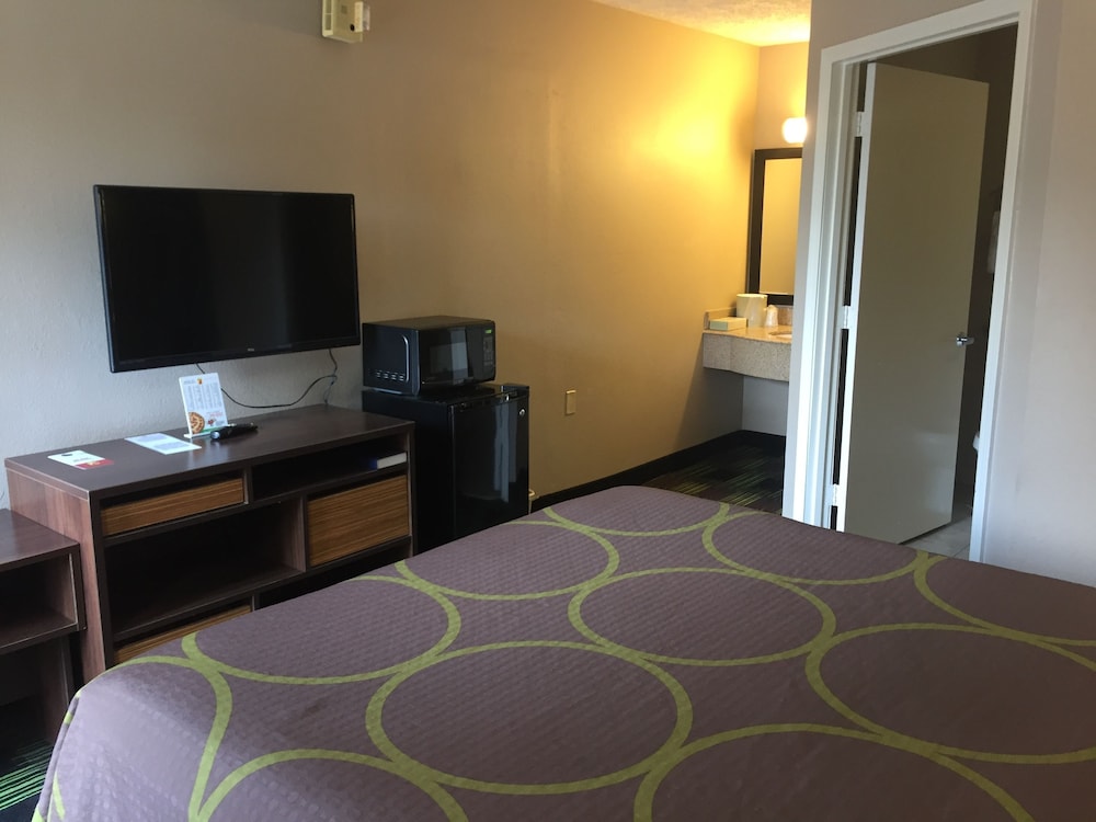 Room, Accessible, Refrigerator photo 3