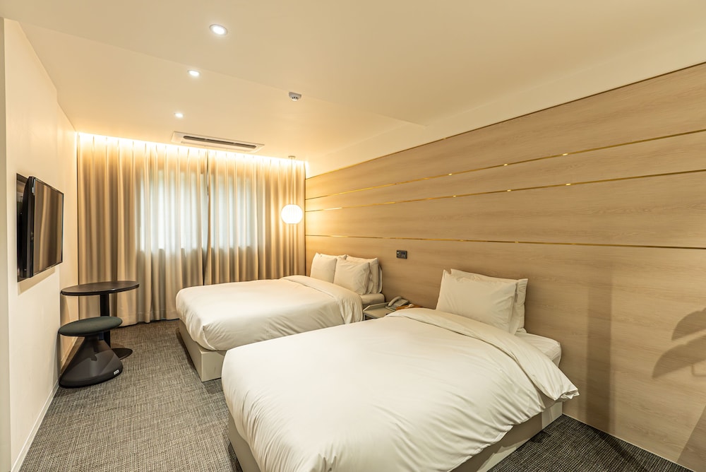 Deluxe Family Twin Room - Photo 1