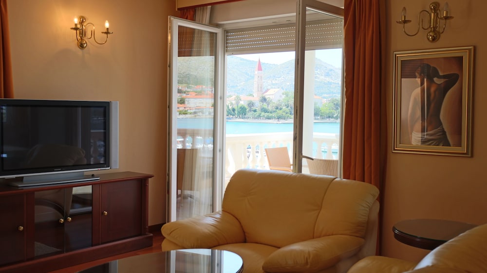 Deluxe Apartment, 2 Bedrooms, Terrace - Photo 7
