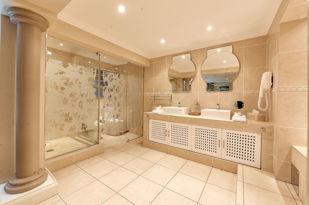 Manor Suite photo 1