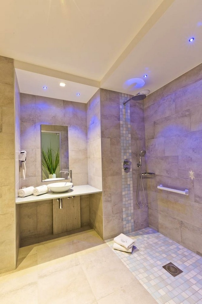 Suite, Lake View photo 2