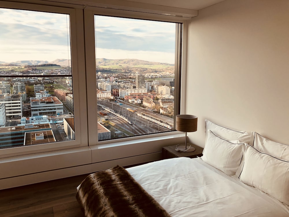 City Apartment, 2 Bedrooms, City View, Tower photo 3