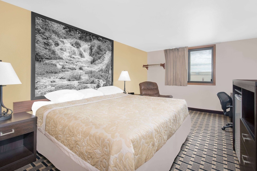 Standard Room, 1 King Bed - Photo 1