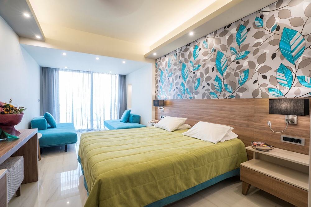 Superior Quadruple Room - Photo 1