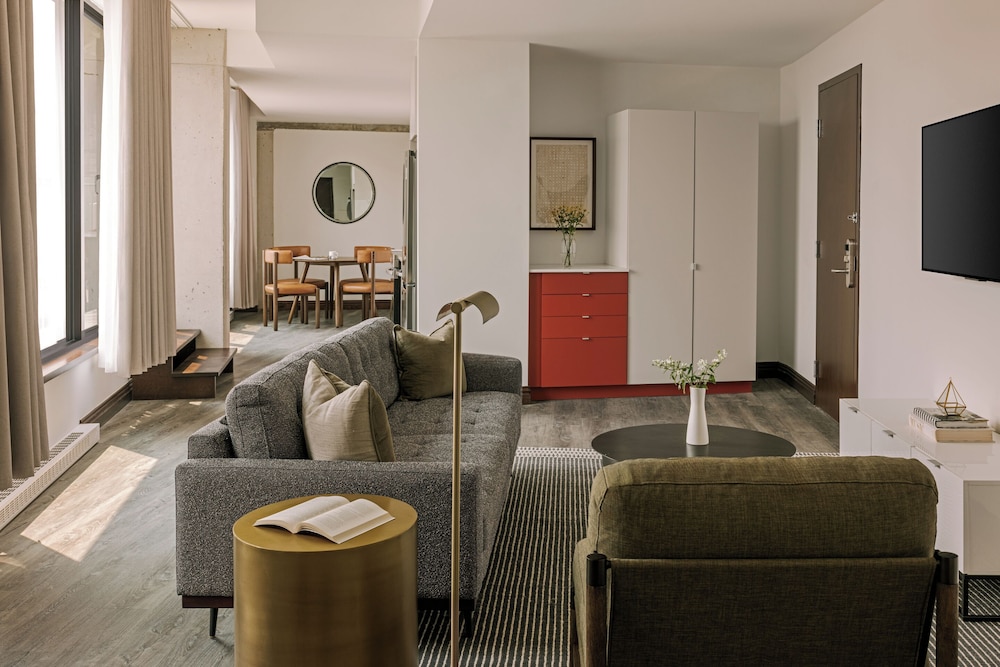 Superior Studio, 1 King Bed, Terrace