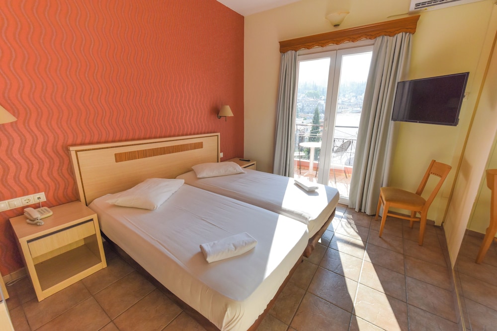 Comfort Room, Partial Sea View