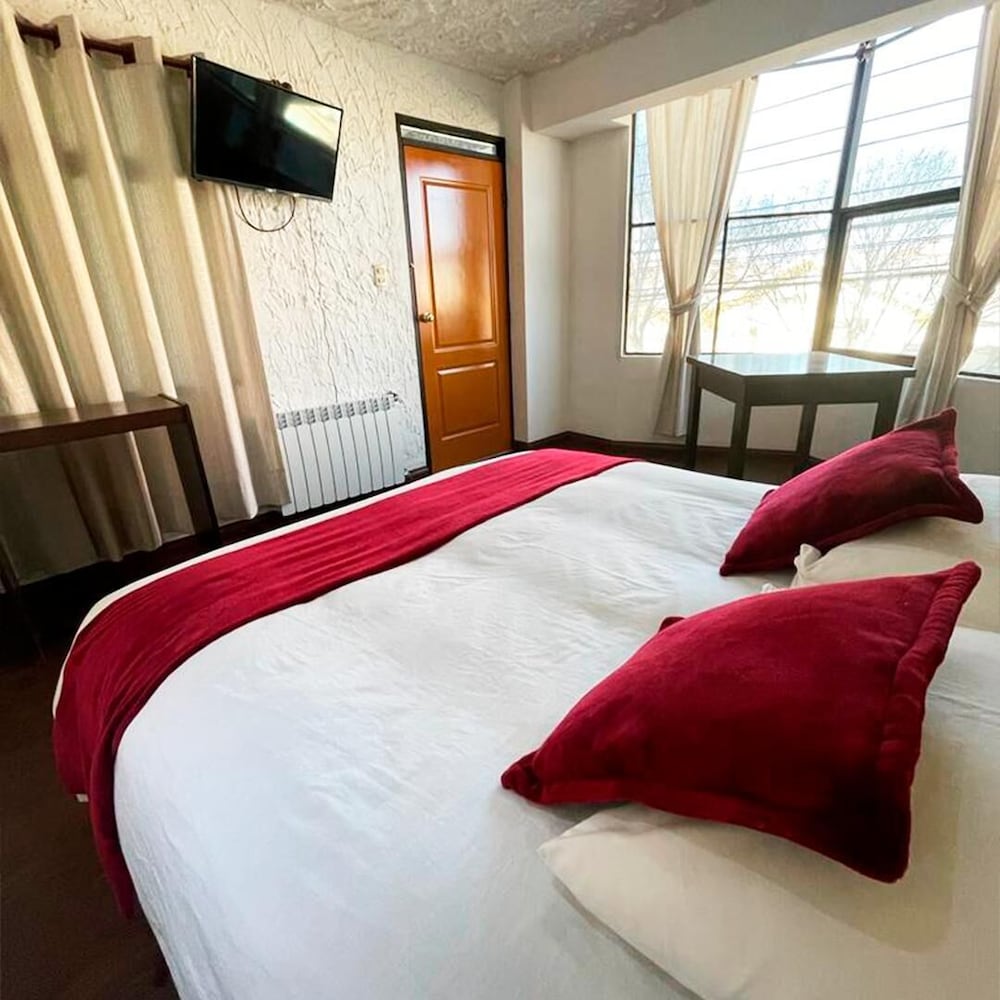 Double Room, 1 King Bed, Private Bathroom, City View photo 2
