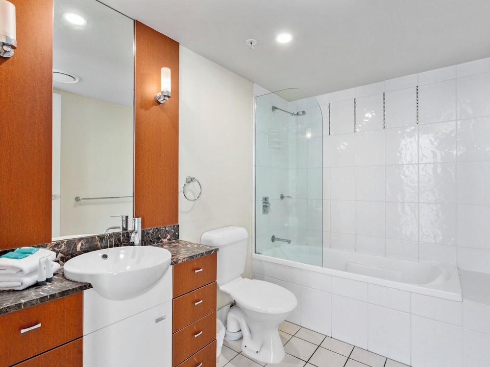 Two-Bedroom Apartment (High Floor) photo 3